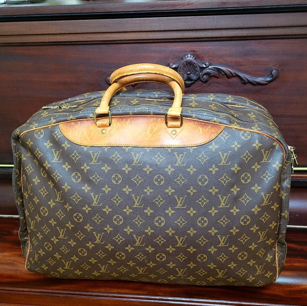 Jumbo 100% Authentic Louis Vuitton Monogram Alize 3 Poches (unisex)